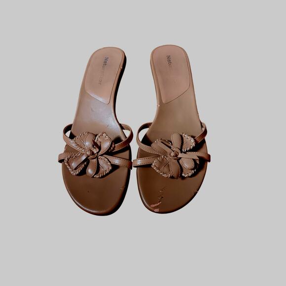 Naturalizer  Kitten heels open toe mules size 6.5 tan - Picture 2 of 5